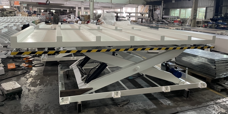 ลิฟต์ไฮดรอลิกพร้อมตำแหน่ง 6 ส้อมสำหรับเฟอร์นิเจอร์แผง: โซลูชันการถ่ายโอนวัสดุที่กำหนดเอง